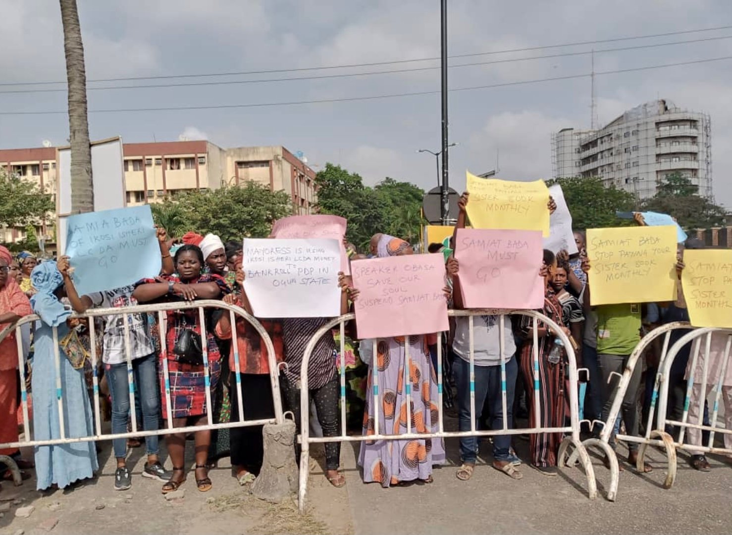 APC Protesters Petition House Of Assembly Against Council Chair Allegedly working against APC, Tinubu